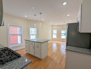 2 Sacramento Pl, Unit 2 in Cambridge, MA - Building Photo - Building Photo