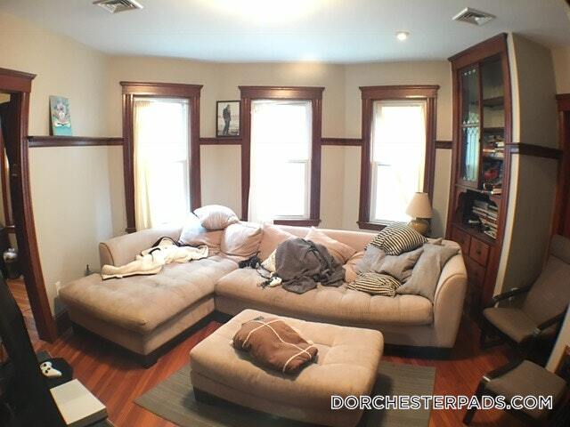 18 Taft St in Boston, MA - Building Photo