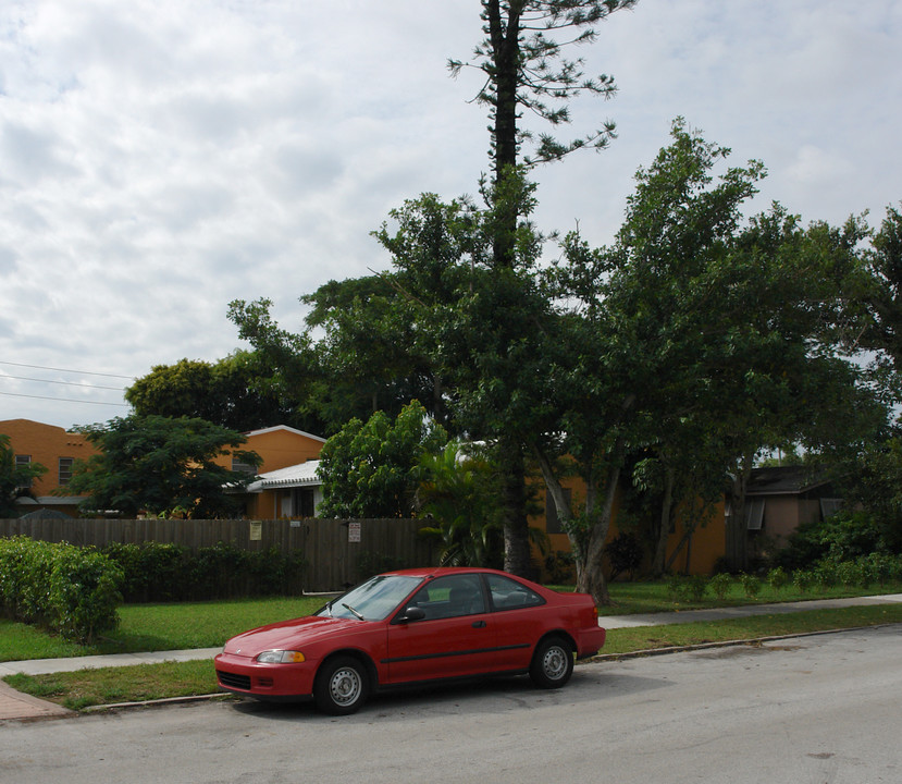 1926 Rodman St in Hollywood, FL - Building Photo