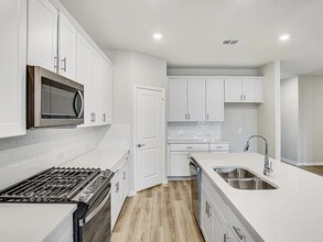 3416 Kingsview Dr in Denton, TX - Building Photo - Building Photo