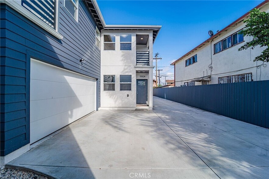 10818 Long Beach Blvd in Lynwood, CA - Building Photo