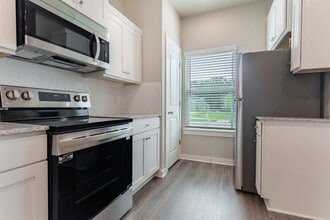 711 N Honey Locust Bnd in Fayetteville, AR - Building Photo - Building Photo