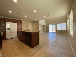 5932 Alington Bend Dr in Las Vegas, NV - Building Photo - Building Photo