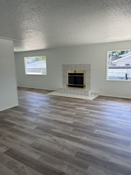 11829-11847 47 St NW in Edmonton, AB - Building Photo