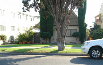 620-622 Glenwood Rd in Glendale, CA - Foto de edificio - Building Photo