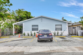 221 SE 11th Ave in Pompano Beach, FL - Building Photo - Building Photo