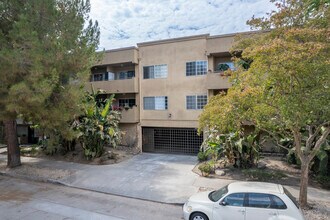 Peach Grove Apartments in North Hollywood, CA - Building Photo - Building Photo