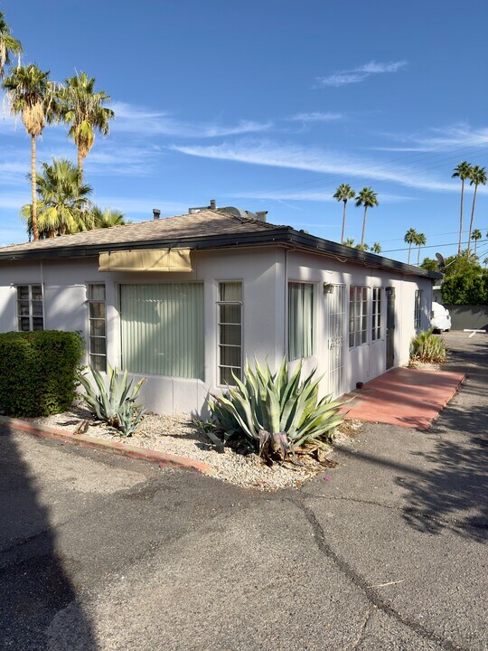 967 E Camino Parocela, Unit 1 in Palm Springs, CA - Foto de edificio