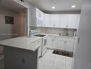 1913 S Ocean Dr in Hallandale Beach, FL - Foto de edificio - Building Photo