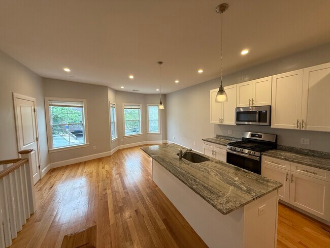 12 Islington St, Unit 2 in Boston, MA - Building Photo - Building Photo