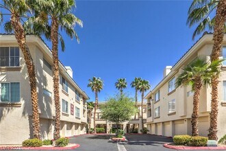 7163 S Durango Dr in Las Vegas, NV - Building Photo - Building Photo