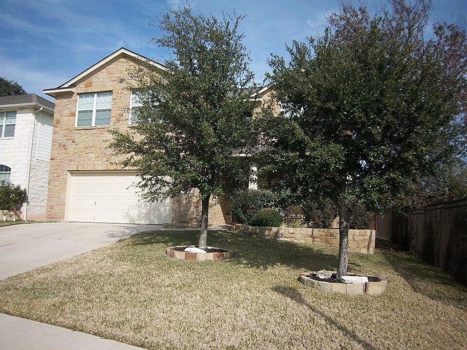 9512 Stanwich Dr in Austin, TX - Foto de edificio