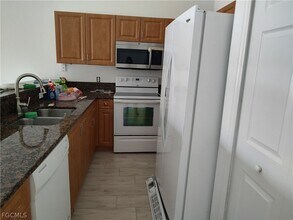 8521 Oakshade Cir in Ft. Myers, FL - Building Photo - Building Photo