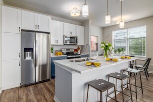 Seasons at North Aurora in North Aurora, IL - Building Photo