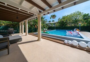 620 SW 22nd Rd in Miami, FL - Building Photo - Building Photo