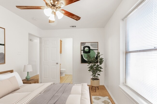 313 Isbell Rd in Fort Worth, TX - Building Photo - Building Photo