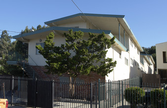 7900 Ney Ave in Oakland, CA - Building Photo - Building Photo