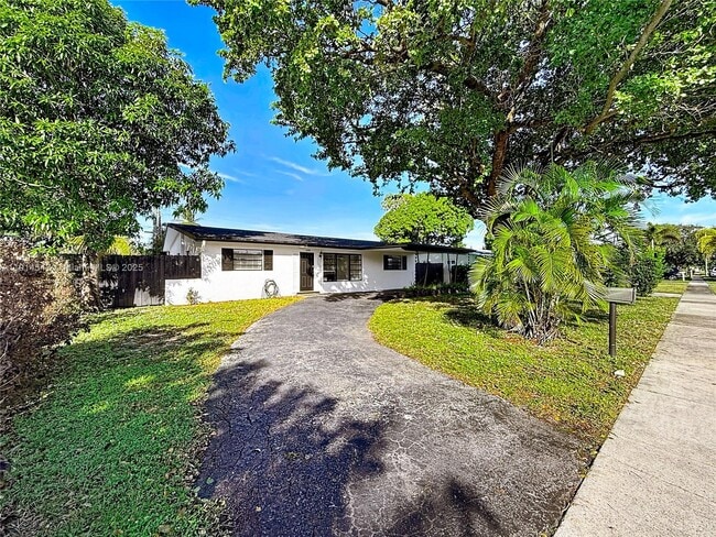 property at 600 N 66 Terrace