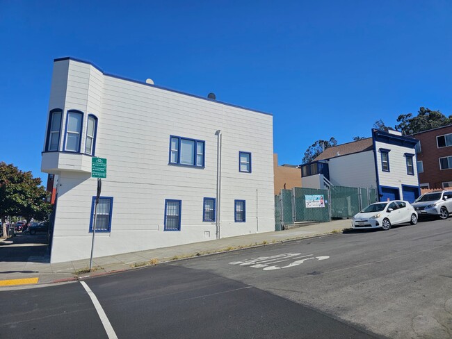 1795 Oakdale Ave, Unit 1795 in San Francisco, CA - Foto de edificio - Building Photo