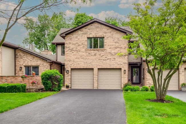 1613 Pebble Beach Dr in Hoffman Estates, IL - Building Photo - Building Photo