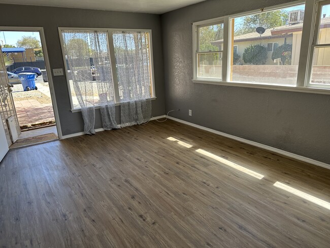 44321 Cedar Ave, Unit 44321 in Lancaster, CA - Building Photo - Building Photo