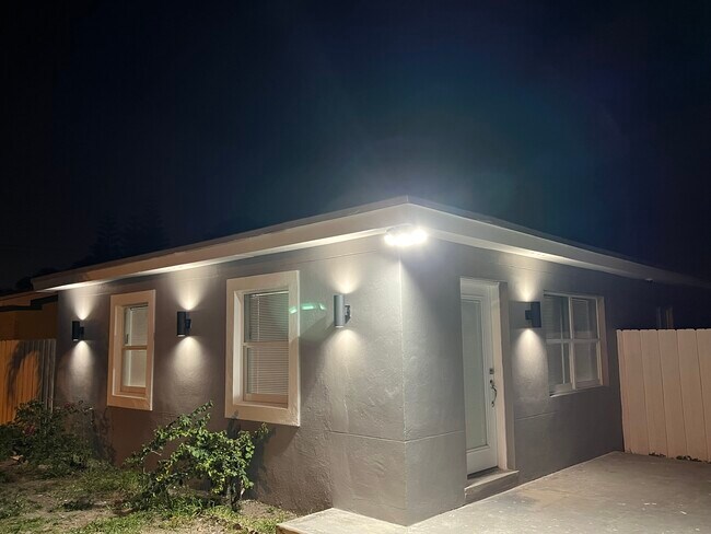 1332 NW 3rd Ave in Fort Lauderdale, FL - Building Photo - Building Photo