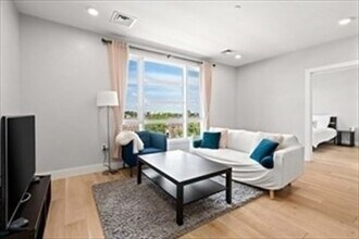 1650 Commonwealth Ave in Boston, MA - Building Photo - Building Photo