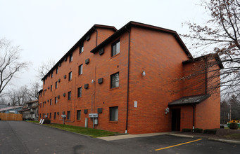 Tudor Apartments in Akron, OH - Building Photo - Building Photo