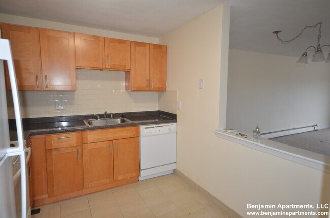 16 Whites Ave, Unit 58 in Watertown, MA - Foto de edificio - Building Photo