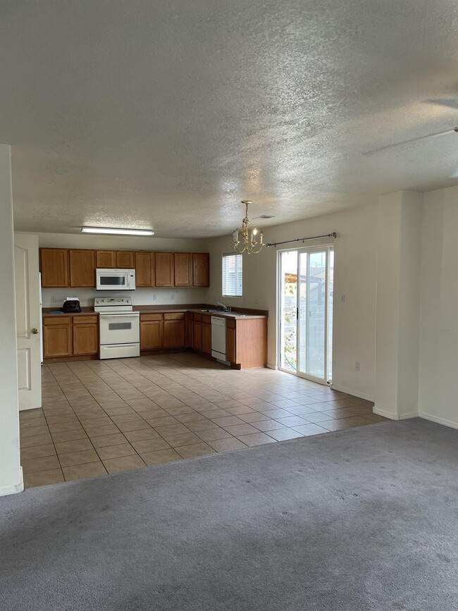 10128 High Range Rd SW in Albuquerque, NM - Building Photo - Building Photo