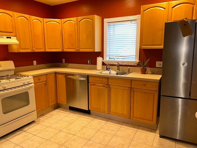 74 Robinson St-Unit -2 in Lynn, MA - Foto de edificio - Building Photo