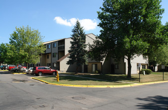 Dover Hill Apartments in Golden Valley, MN - Building Photo - Building Photo