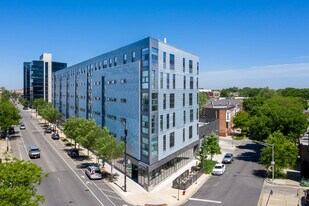 L Logan Square Apartments in Chicago, IL - Building Photo