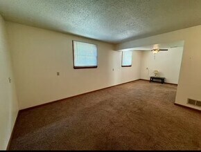706 E Colorado Ave, Unit B in Urbana, IL - Foto de edificio - Building Photo