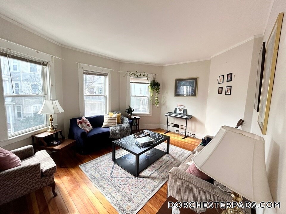 74 Romsey St in Boston, MA - Building Photo
