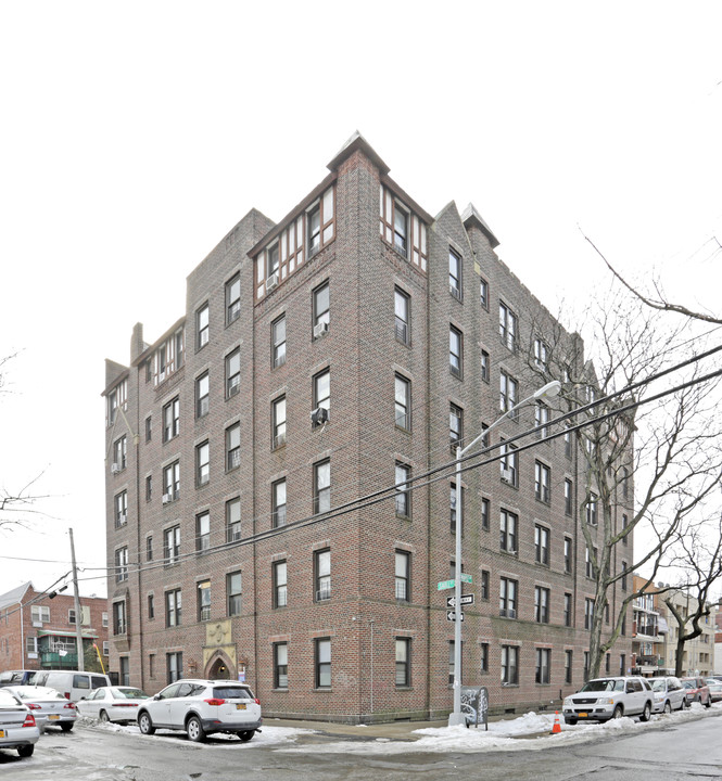 Magnolia Court in Flushing, NY - Building Photo