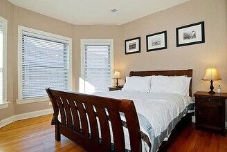 903 W Cornelia Ave in Chicago, IL - Building Photo - Building Photo