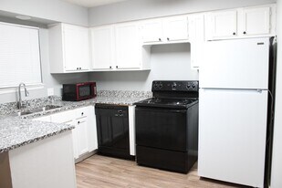 2912-2914-2914 Bernice Dr, Unit 2912 Bernice Dr in Longview, TX - Building Photo