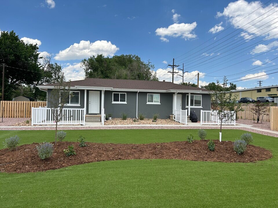 3418 N Cascade Ave in Colorado Springs, CO - Building Photo