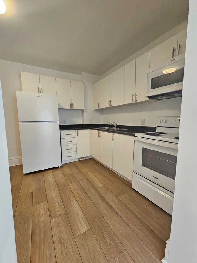 1309 Gerrard St E in Toronto, ON - Building Photo - Building Photo