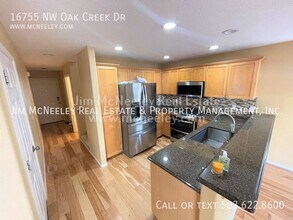 16755 NW Oak Creek Dr in Beaverton, OR - Building Photo - Building Photo