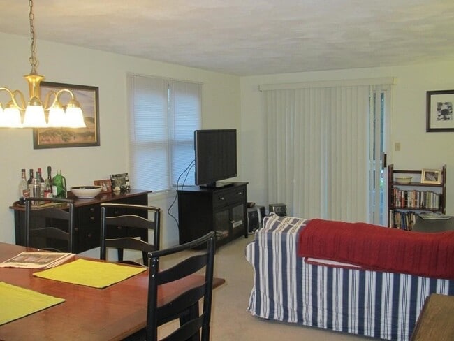 299 River St in Waltham, MA - Building Photo - Building Photo