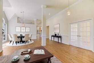 10030 Estancia Ln in Austin, TX - Building Photo - Building Photo