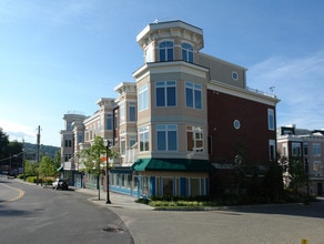 Ichabod's Landing in Tarrytown, NY - Building Photo - Building Photo