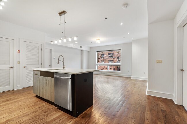 635 6th St in Hoboken, NJ - Building Photo - Building Photo