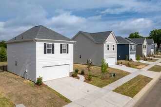 Hadley Crossing in Charlotte, NC - Building Photo - Building Photo