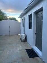 210 W 53rd Ter in Hialeah, FL - Building Photo - Building Photo