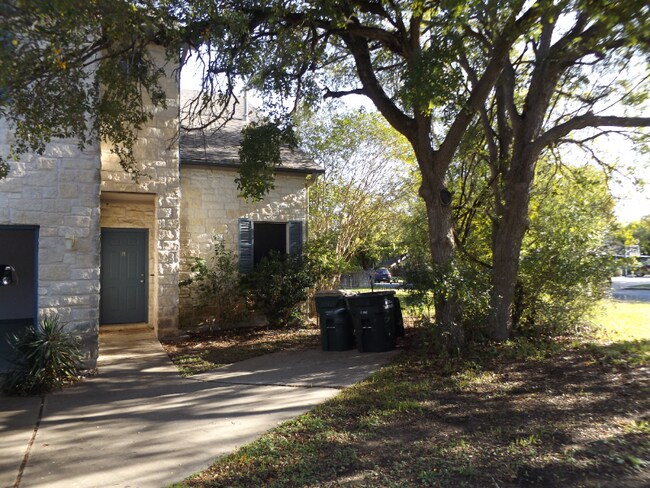 property at 2909 Whisper Oaks Ln