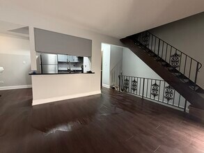 222 W Inverrary Ln in Deerfield, IL - Building Photo - Building Photo