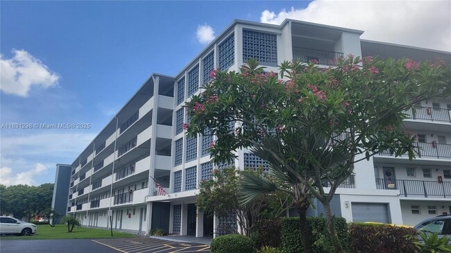 property at 950 Hillcrest Dr